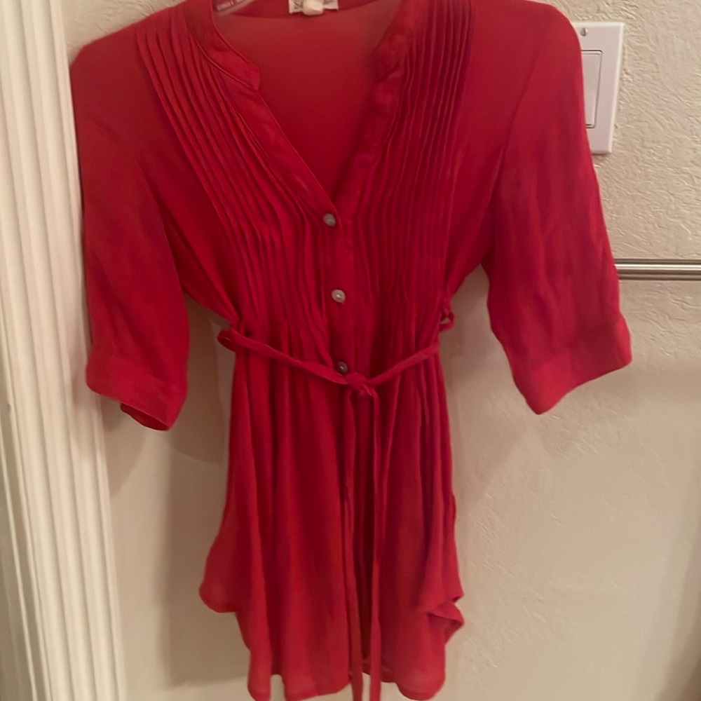 Red crepe blouse with pin tuck detail, small